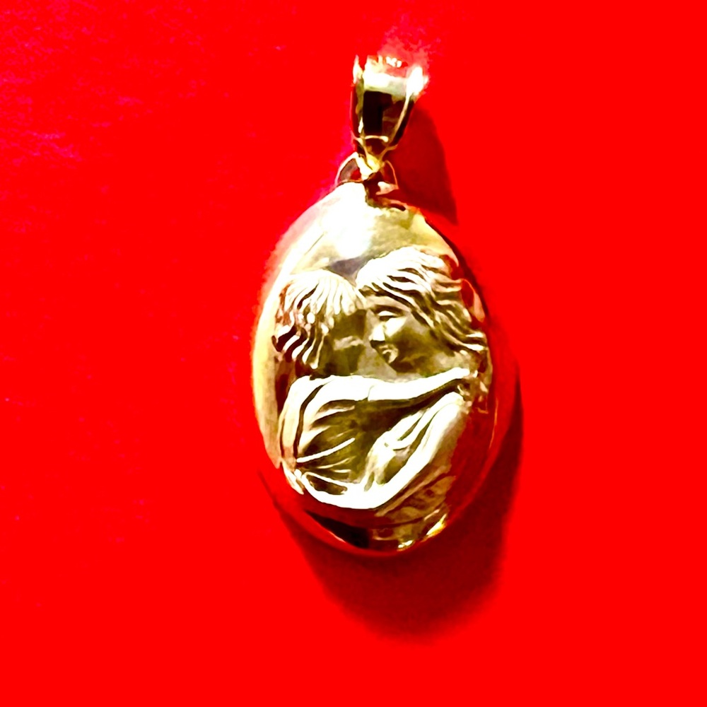 14K Yellow Gold Mother & Child Oval Pendant 1.55g 26x18mm Religious